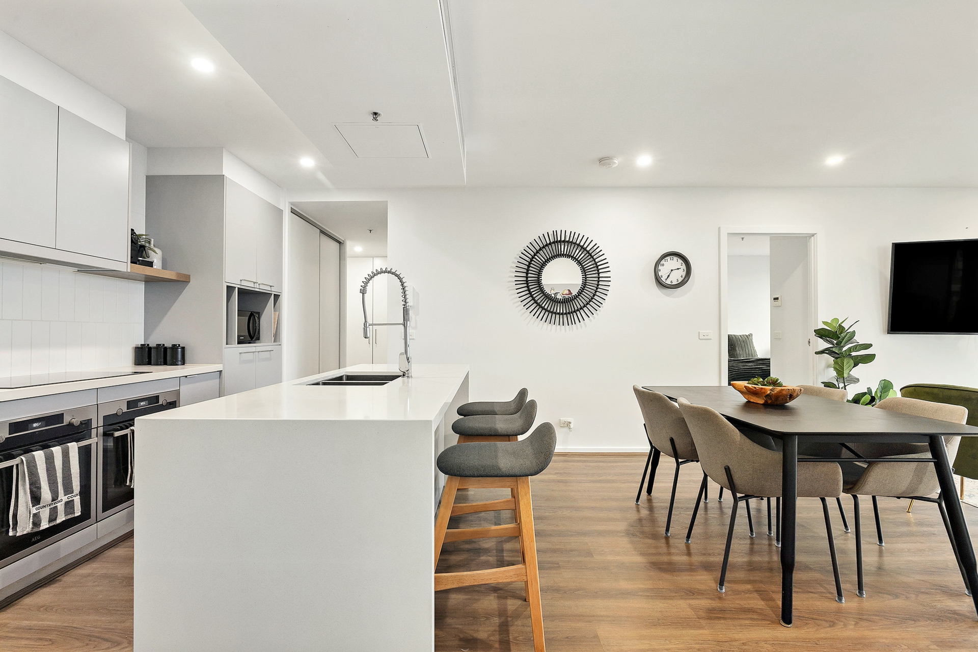 1307/2 Gribble Street — photo 4 of 15