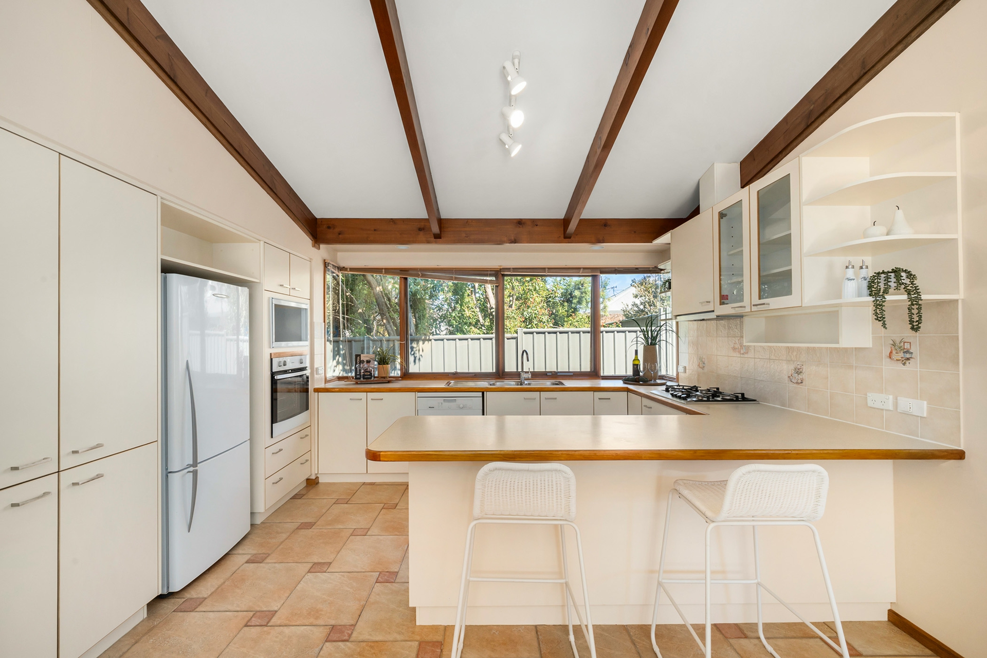 25 Aroona Court — photo 7 of 18