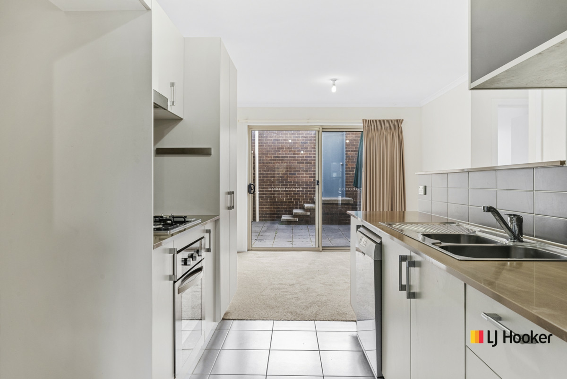 70/40 Kings Canyon Street — photo 3 of 15