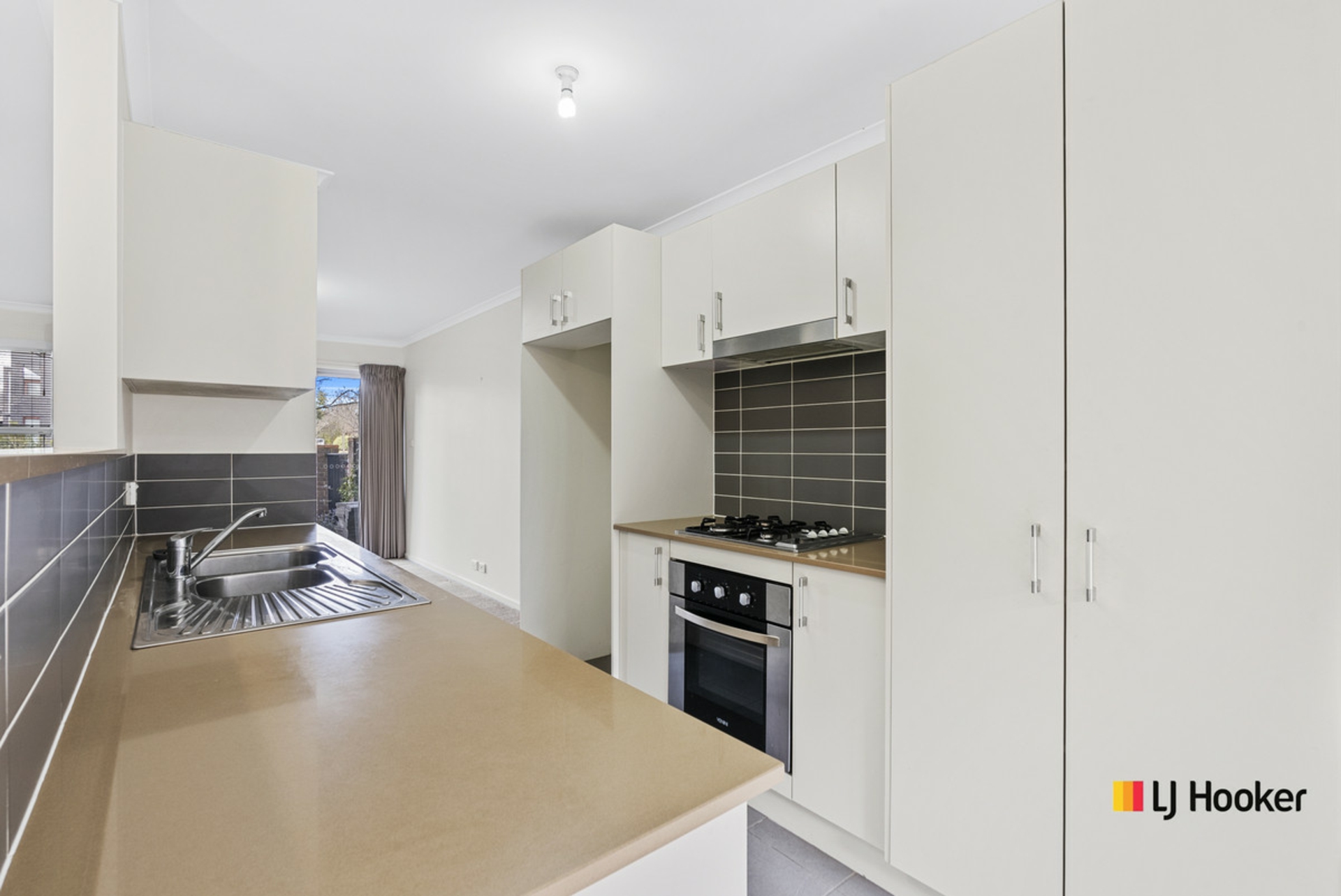 70/40 Kings Canyon Street — photo 4 of 15