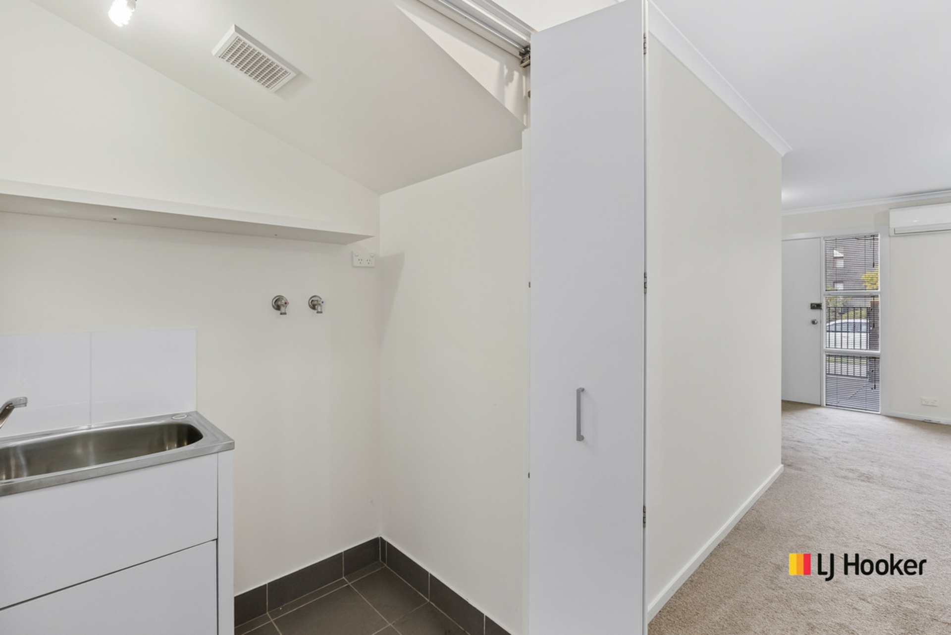 70/40 Kings Canyon Street — photo 5 of 15
