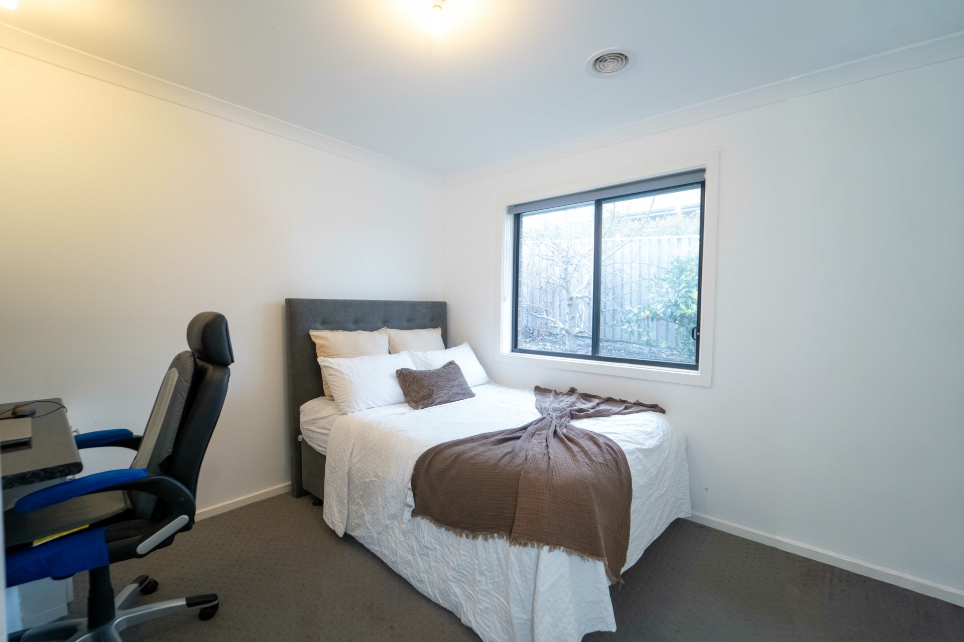 14 Edna Thompson Crescent — photo 10 of 22