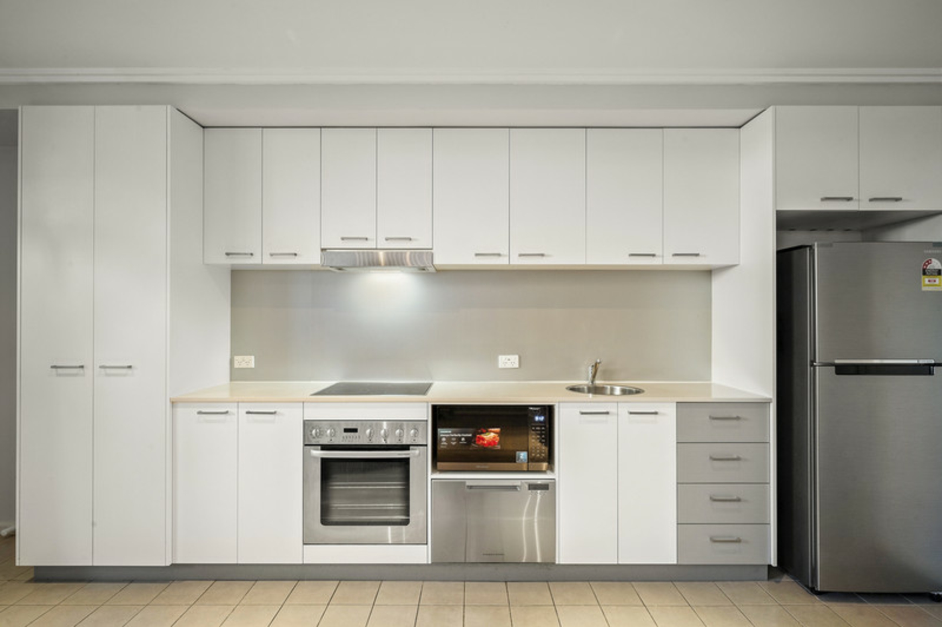 1/123 Lowanna Street — photo 3 of 10