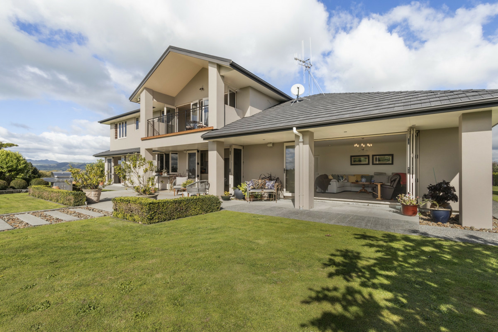 2459 Cambridge Road Te Awamutu Waikato Lifestyle for Sale LJ Hooker