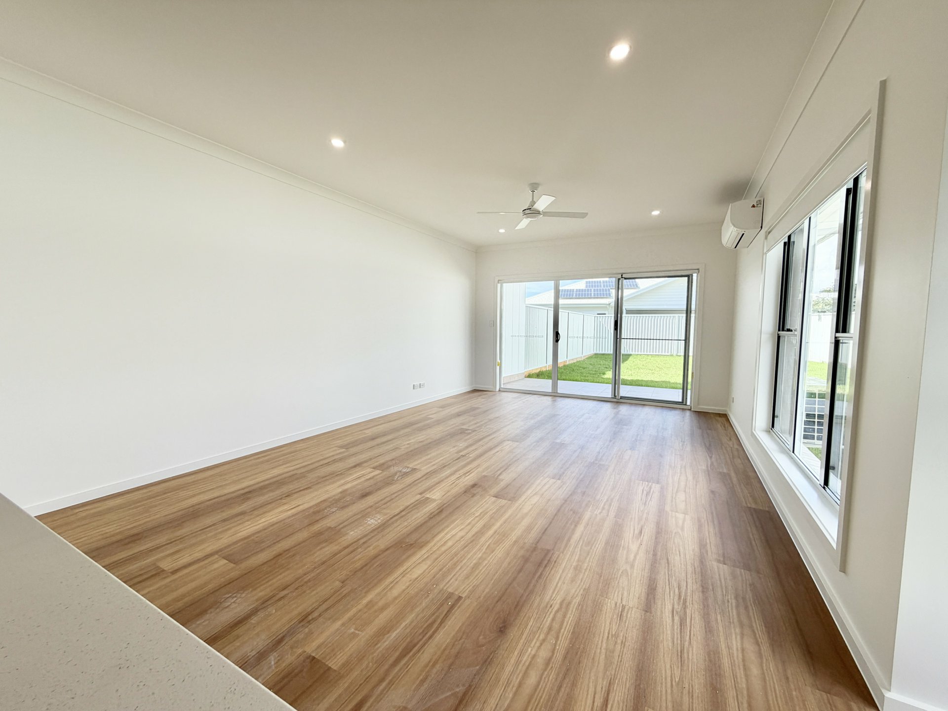 Unit 1/6 Moonagee Crescent — photo 5 of 21
