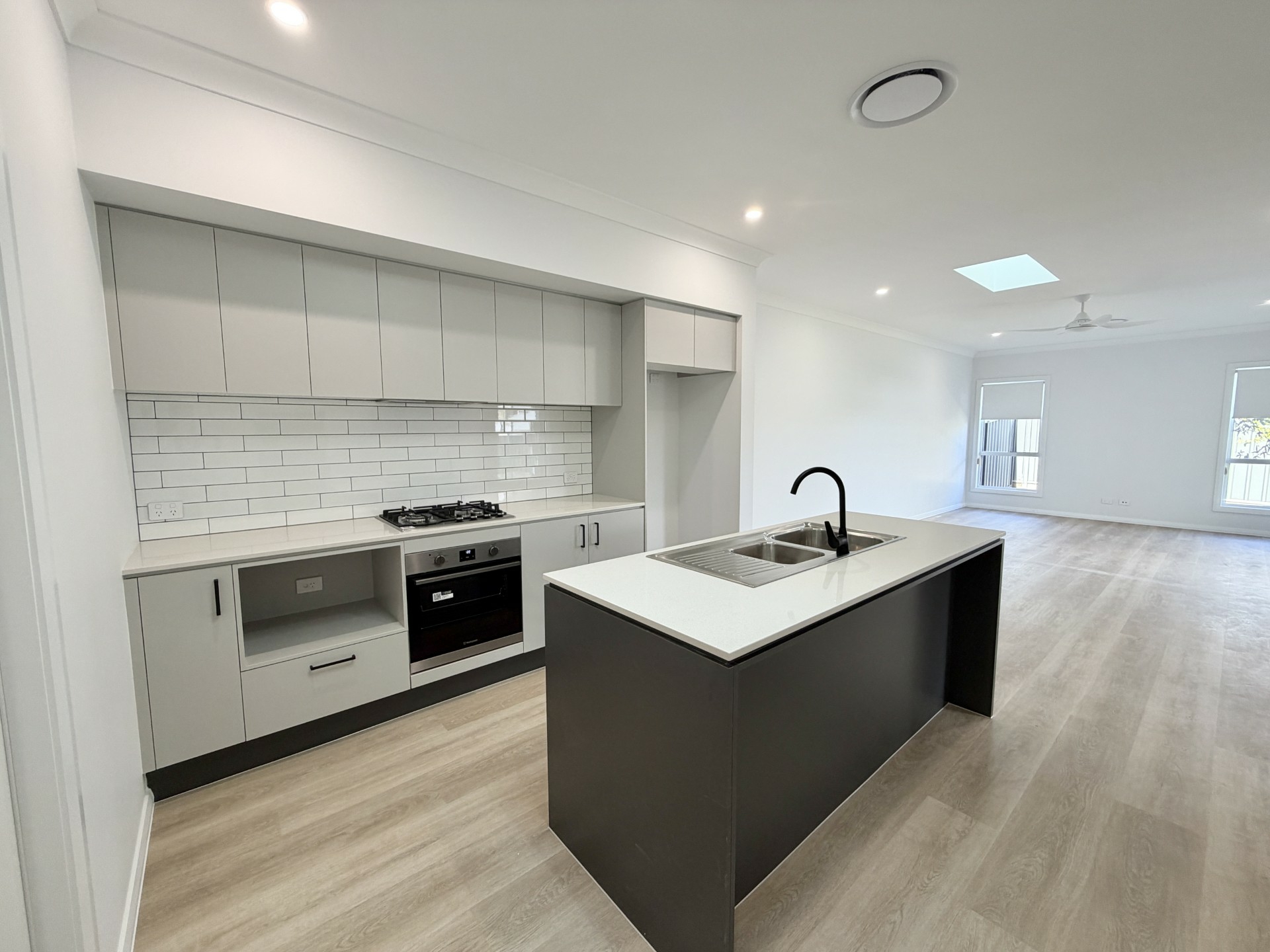 2/24 Cubbaroo Street — photo 2 of 11