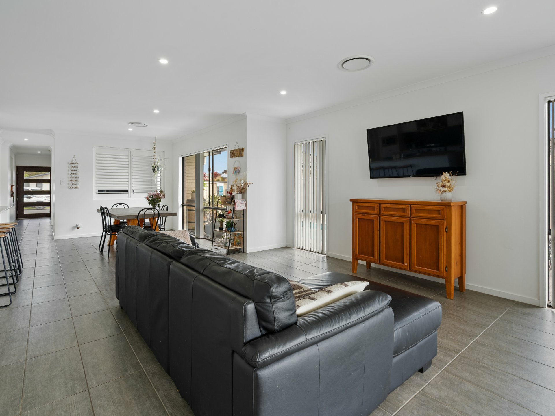 8 Mariner Avenue — photo 6 of 25