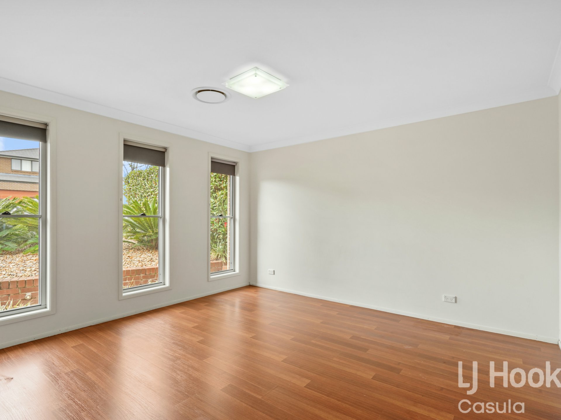 12 Ingleburn Gardens Drive, BARDIA