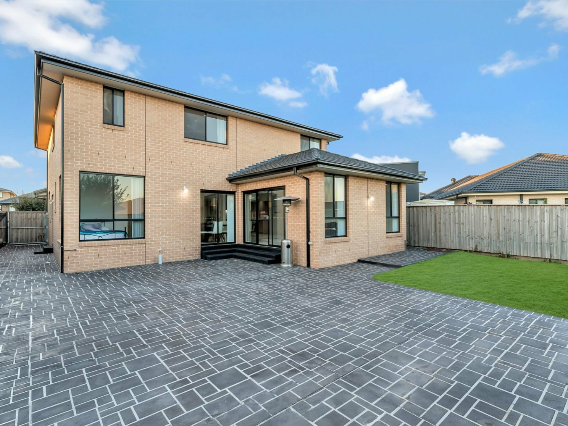 4 Redfern Street, CARNES HILL