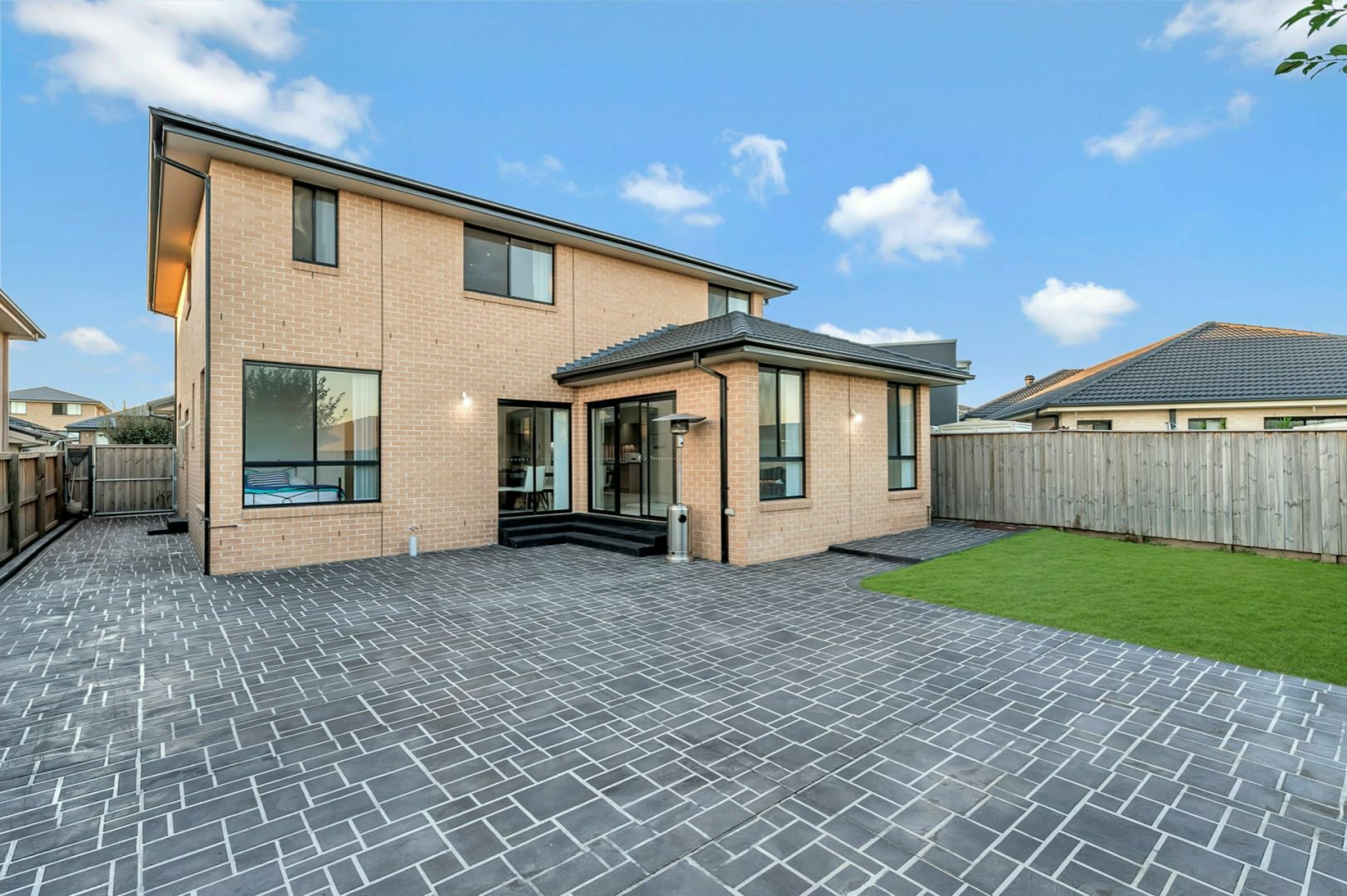 4 Redfern Street, CARNES HILL