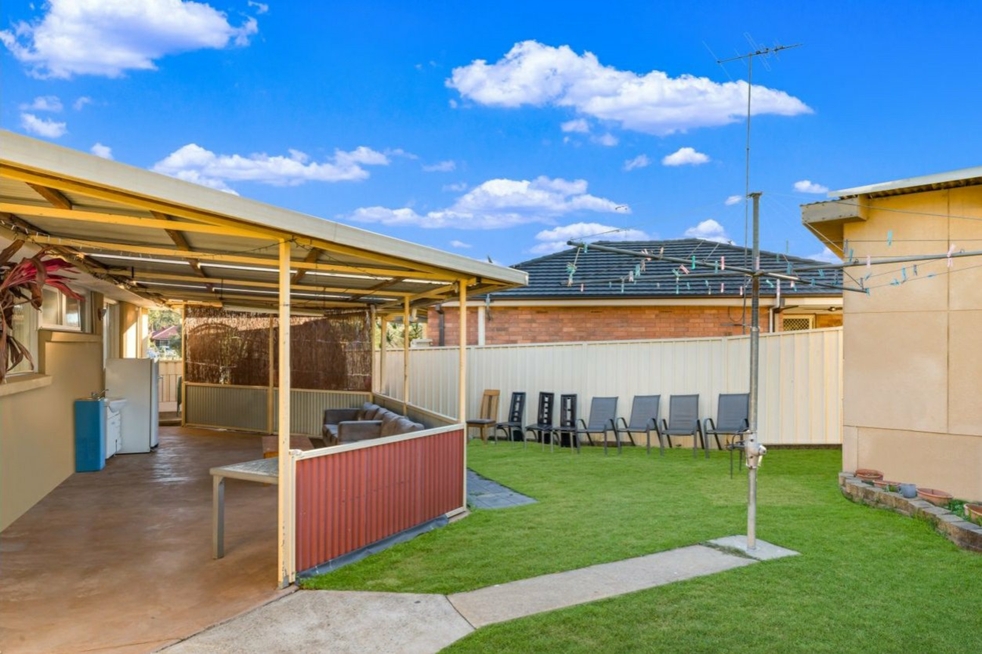 1 Jacaranda Avenue, Bradbury