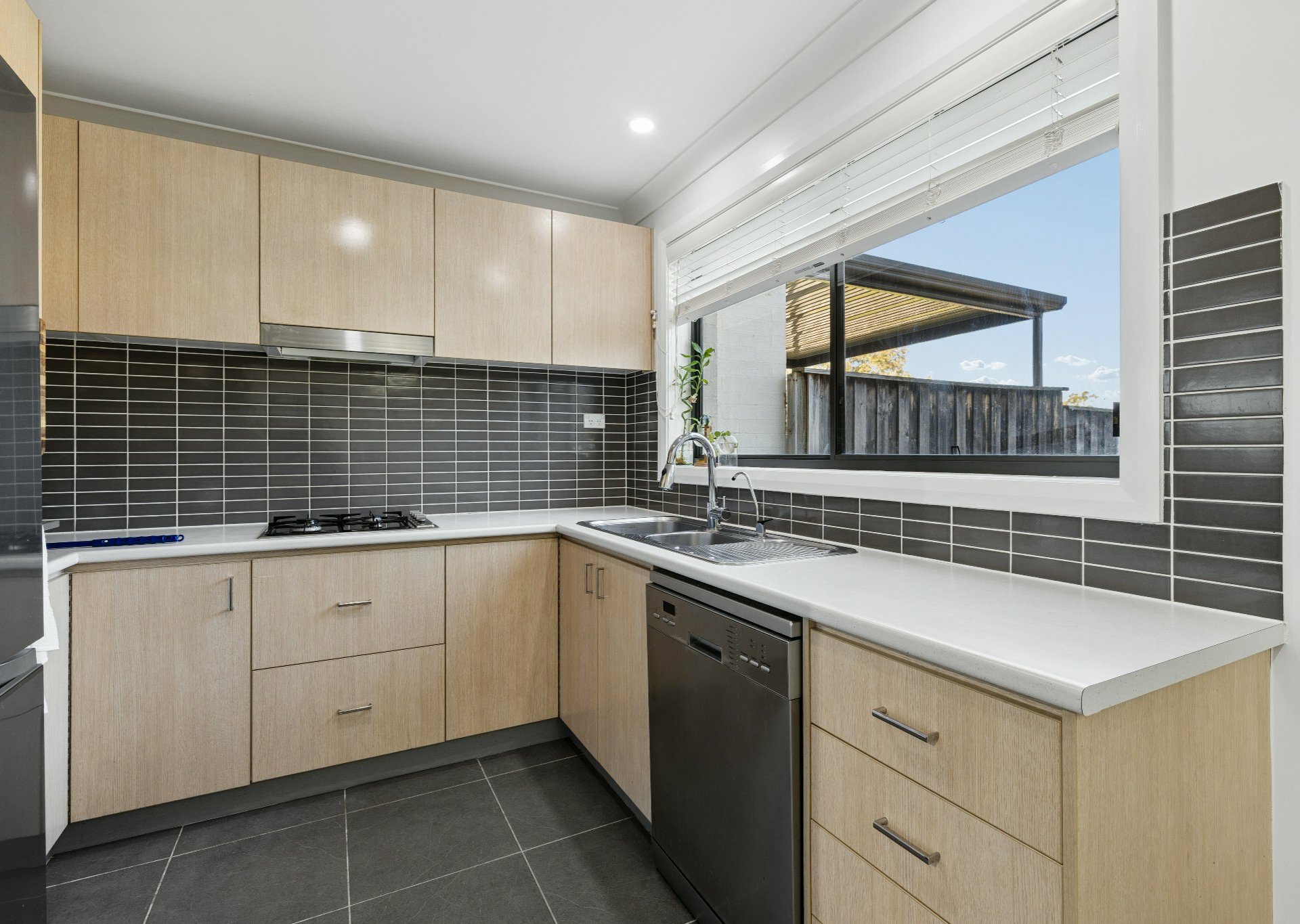 15 Hadlow Avenue — photo 3 of 12