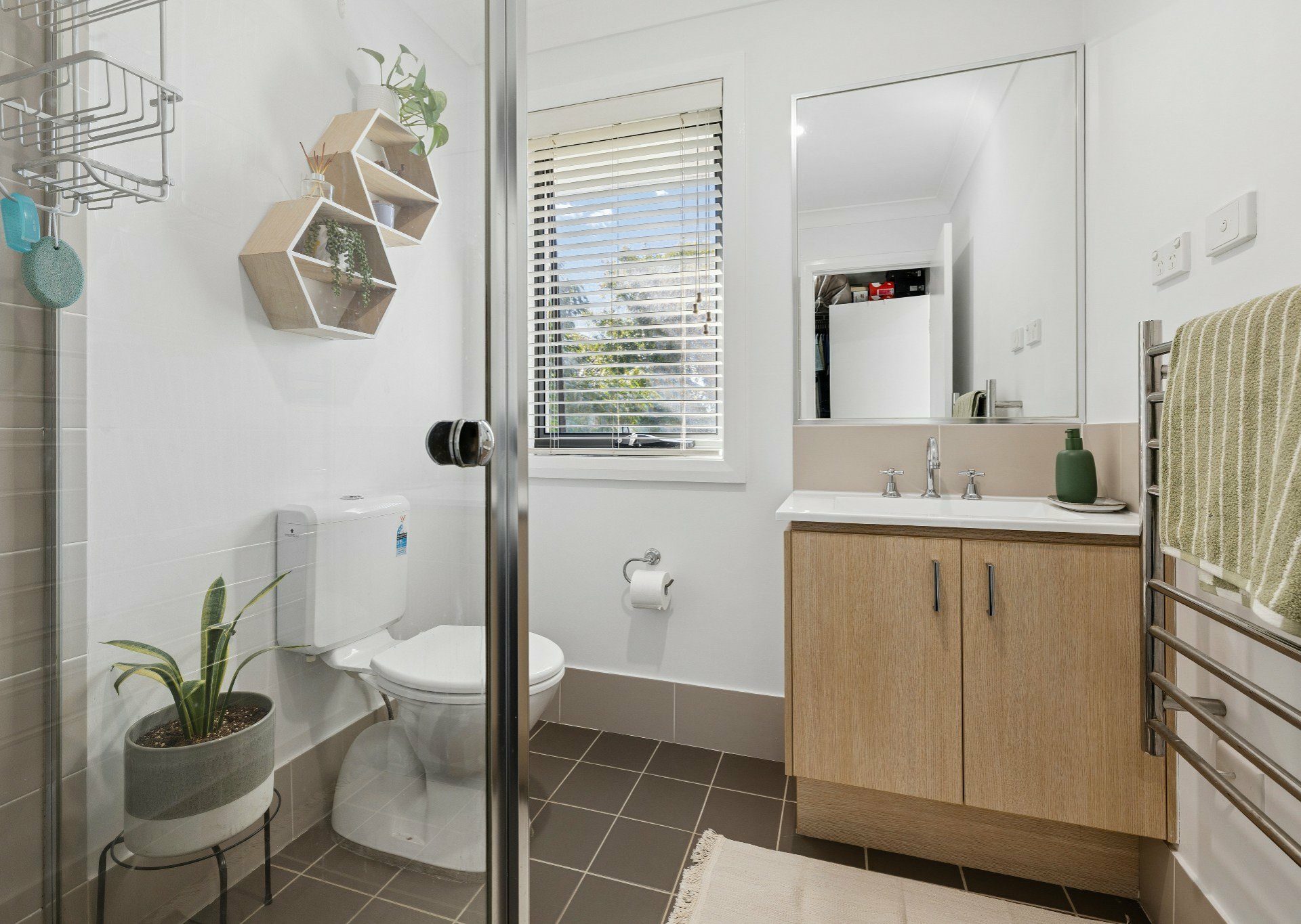 15 Hadlow Avenue — photo 6 of 12