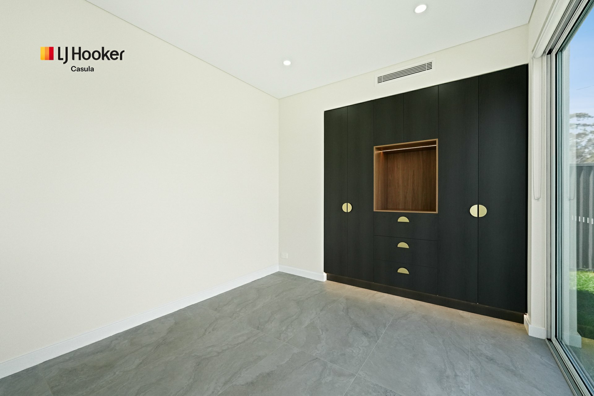 46A Bulmann Avenue — photo 4 of 5