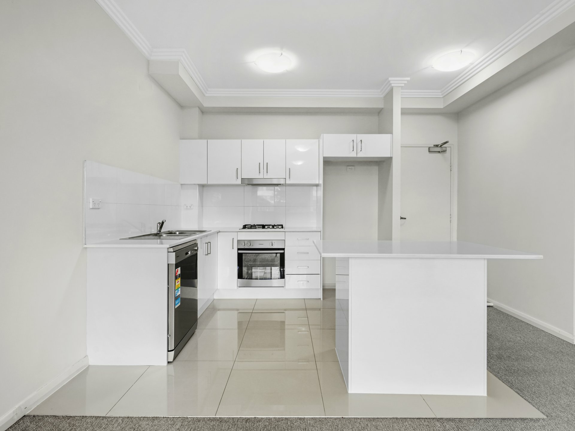 7/93-95 Campbell Street — photo 3 of 10