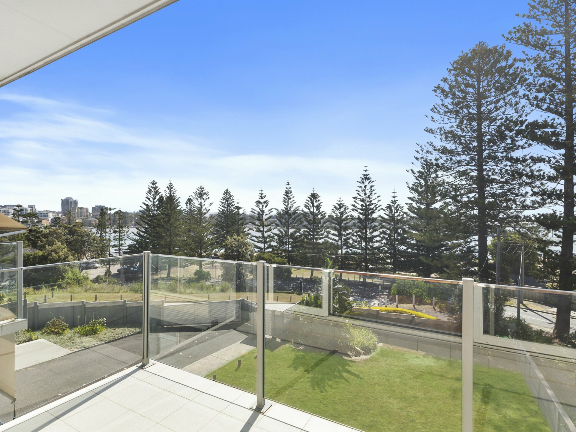 8/3-7 Hutton Road — photo 3 of 14