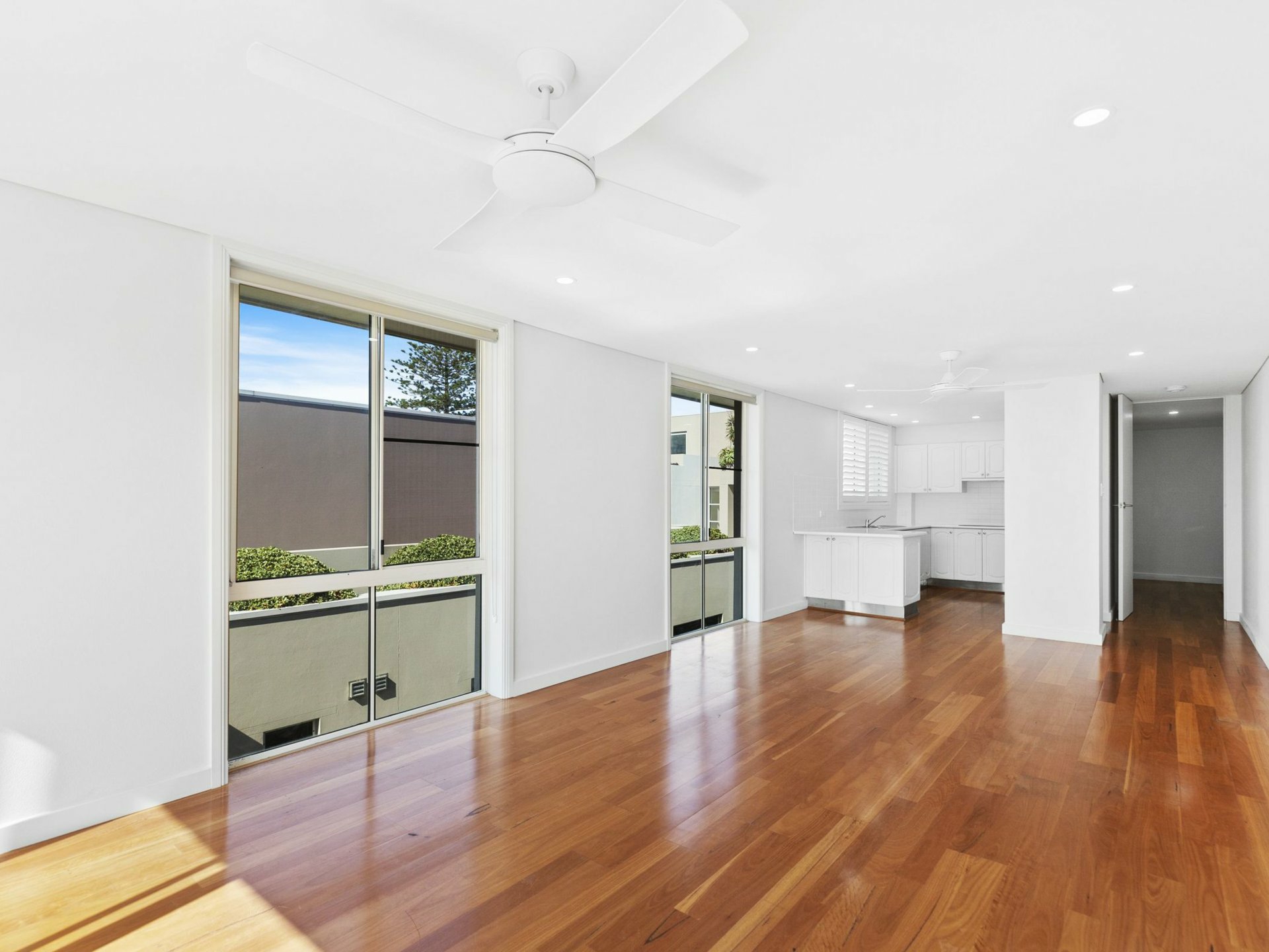 8/3-7 Hutton Road — photo 5 of 14