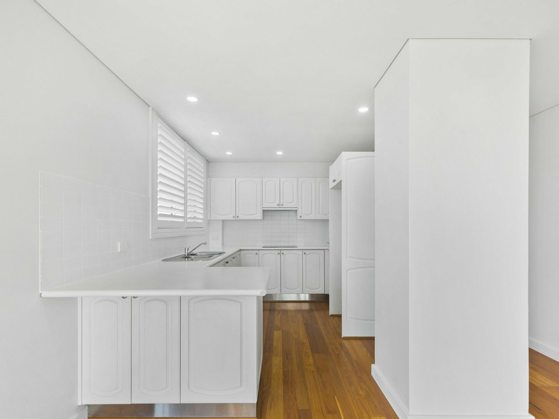 8/3-7 Hutton Road — photo 7 of 14