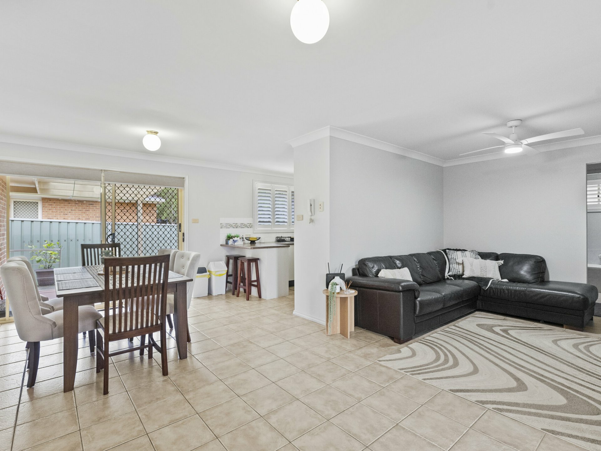 2/19-21 Bomaderry Crescent — photo 2 of 10