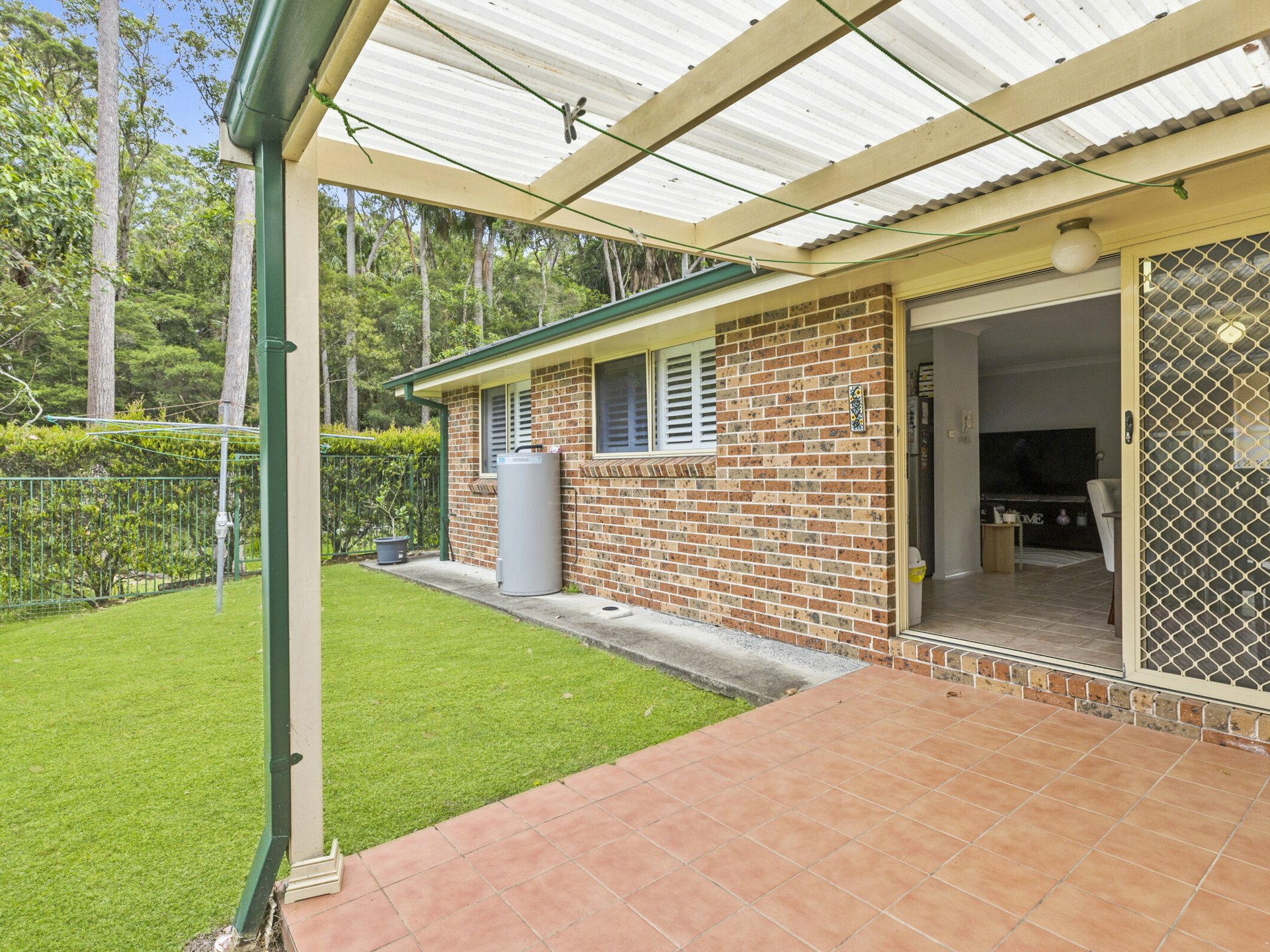 2/19-21 Bomaderry Crescent — photo 3 of 10