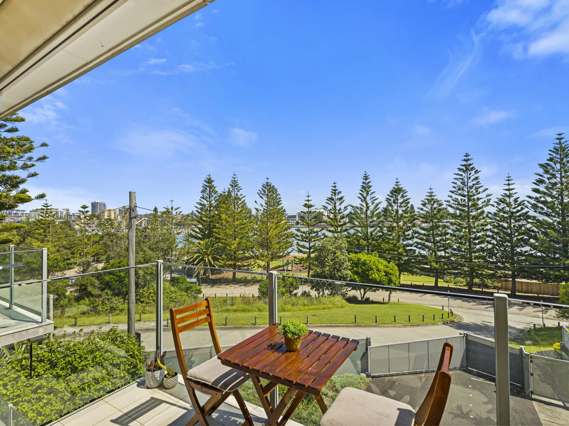 6/3-7 Hutton Road — photo 3 of 17