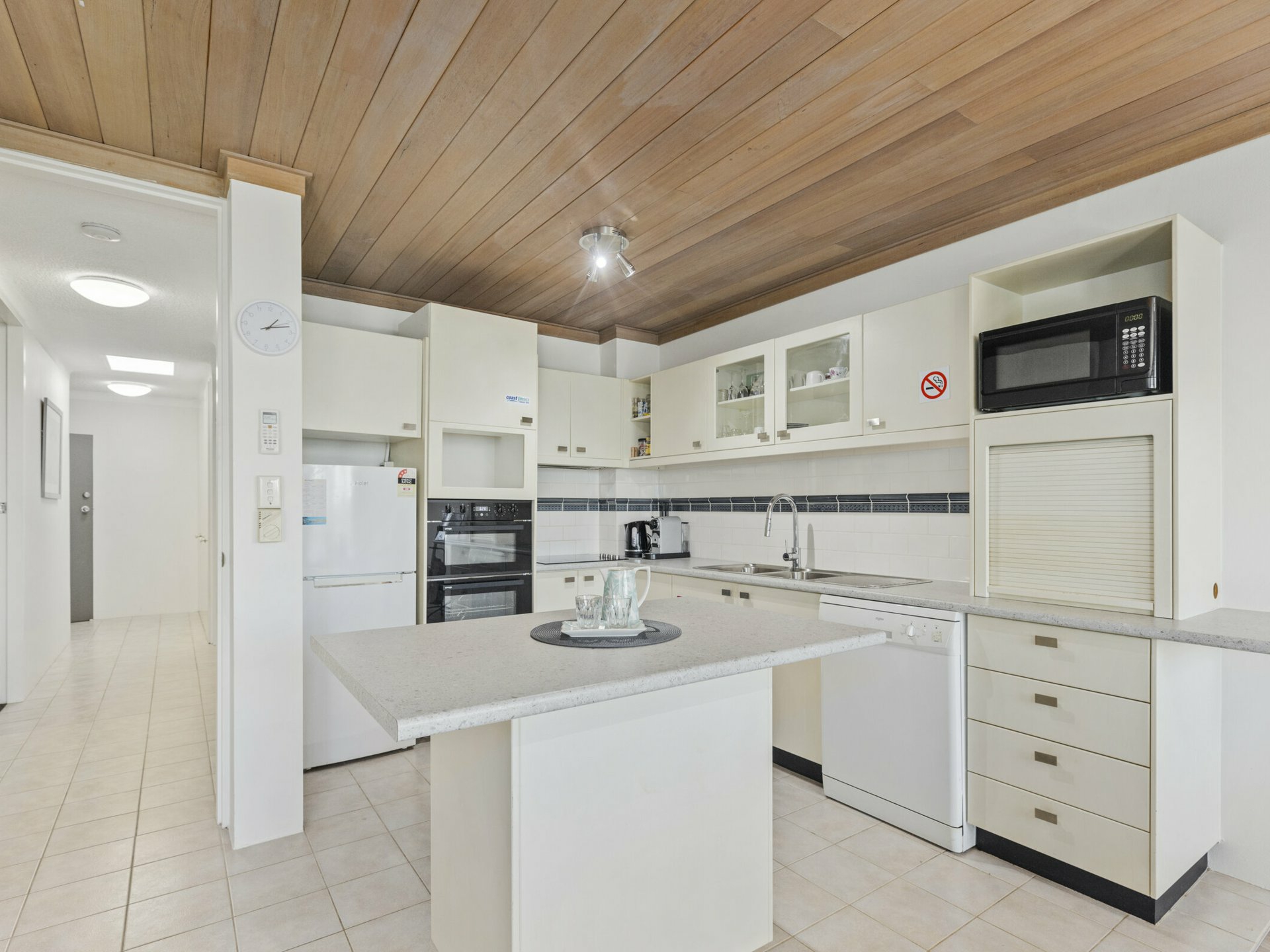 6/3-7 Hutton Road — photo 8 of 17
