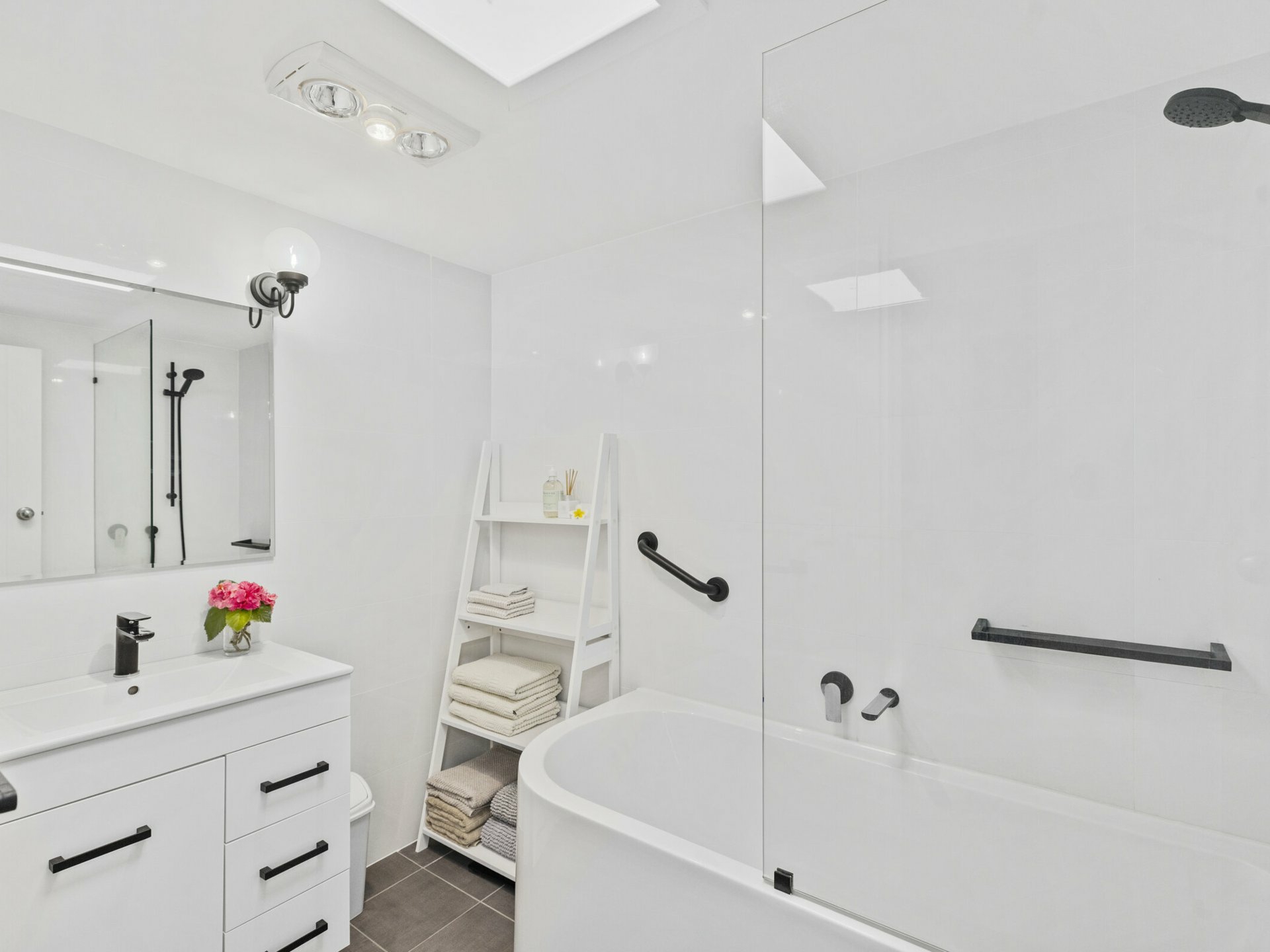 6/3-7 Hutton Road — photo 11 of 17