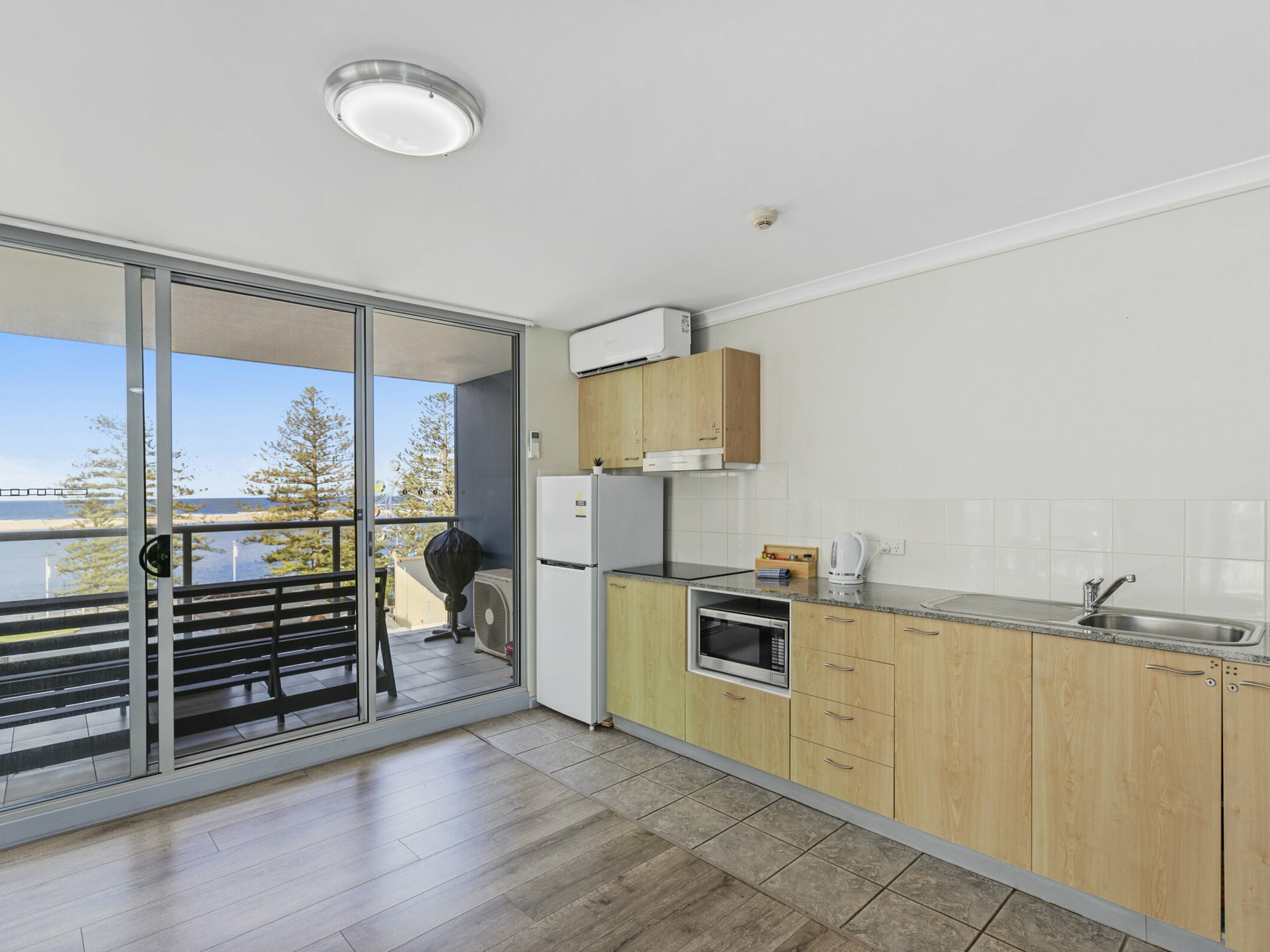502/18 Coral Street — photo 5 of 15