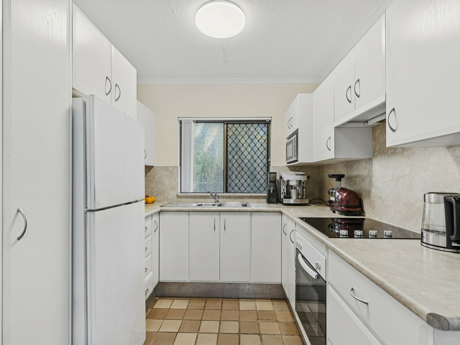 20/79-83 Hutton Road — photo 7 of 14