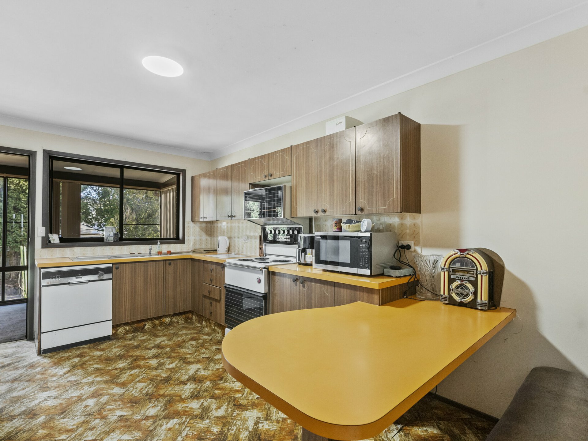 12 Jeannie Crescent — photo 16 of 19