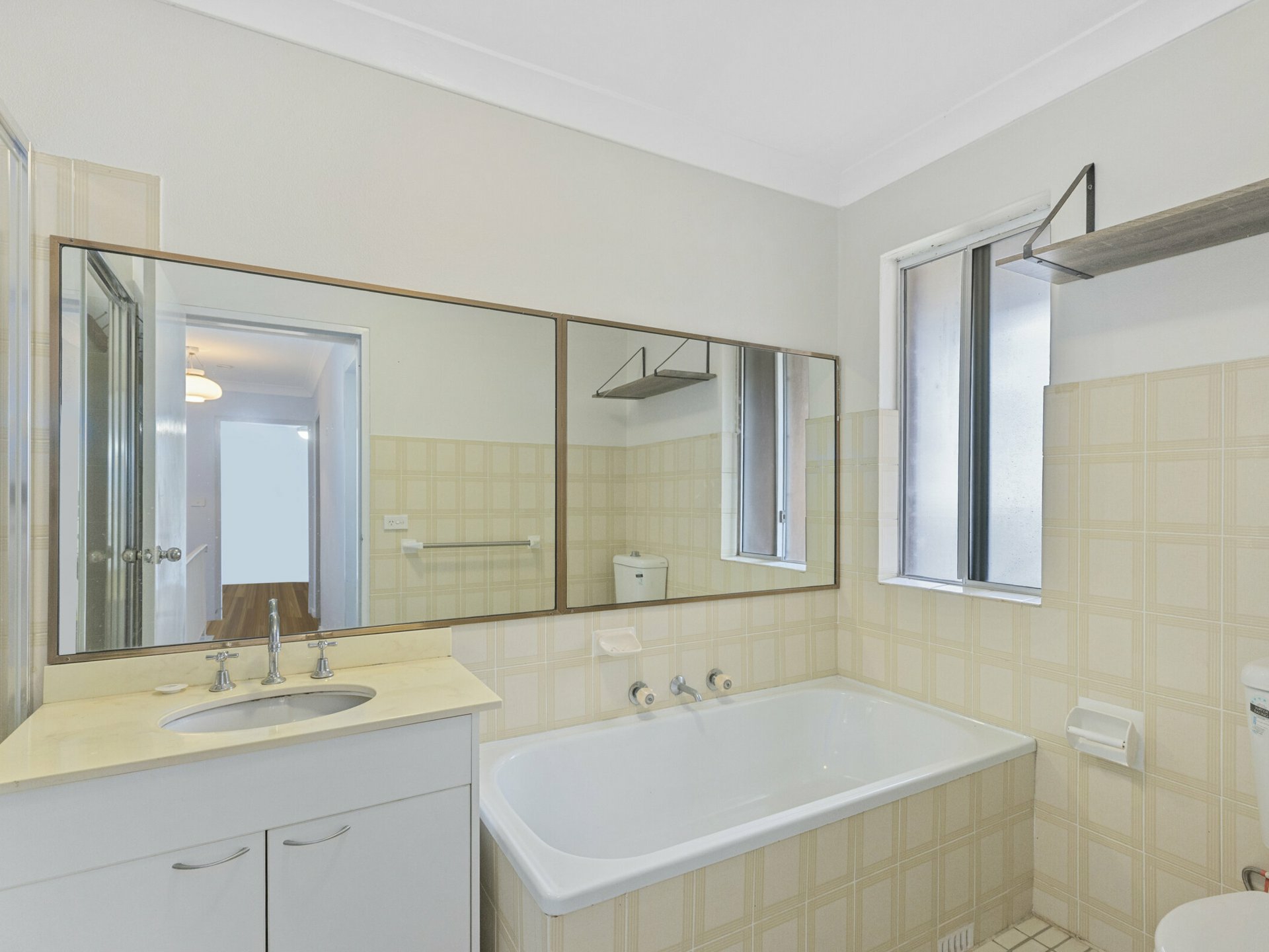 5/3-5 Fairport Avenue — photo 10 of 13