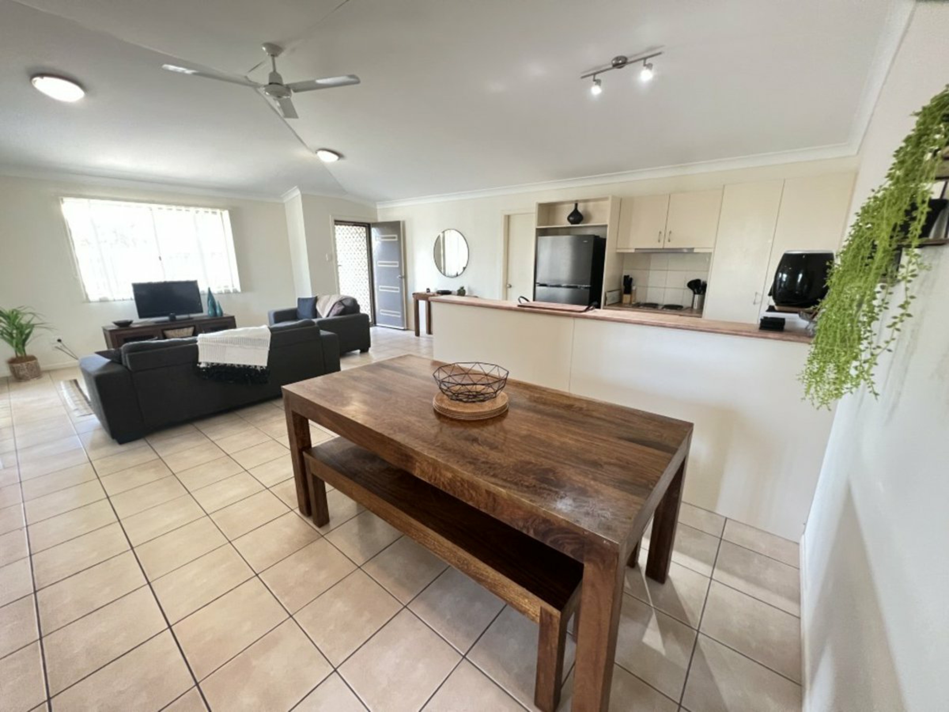 2A Summer Place, BOWEN