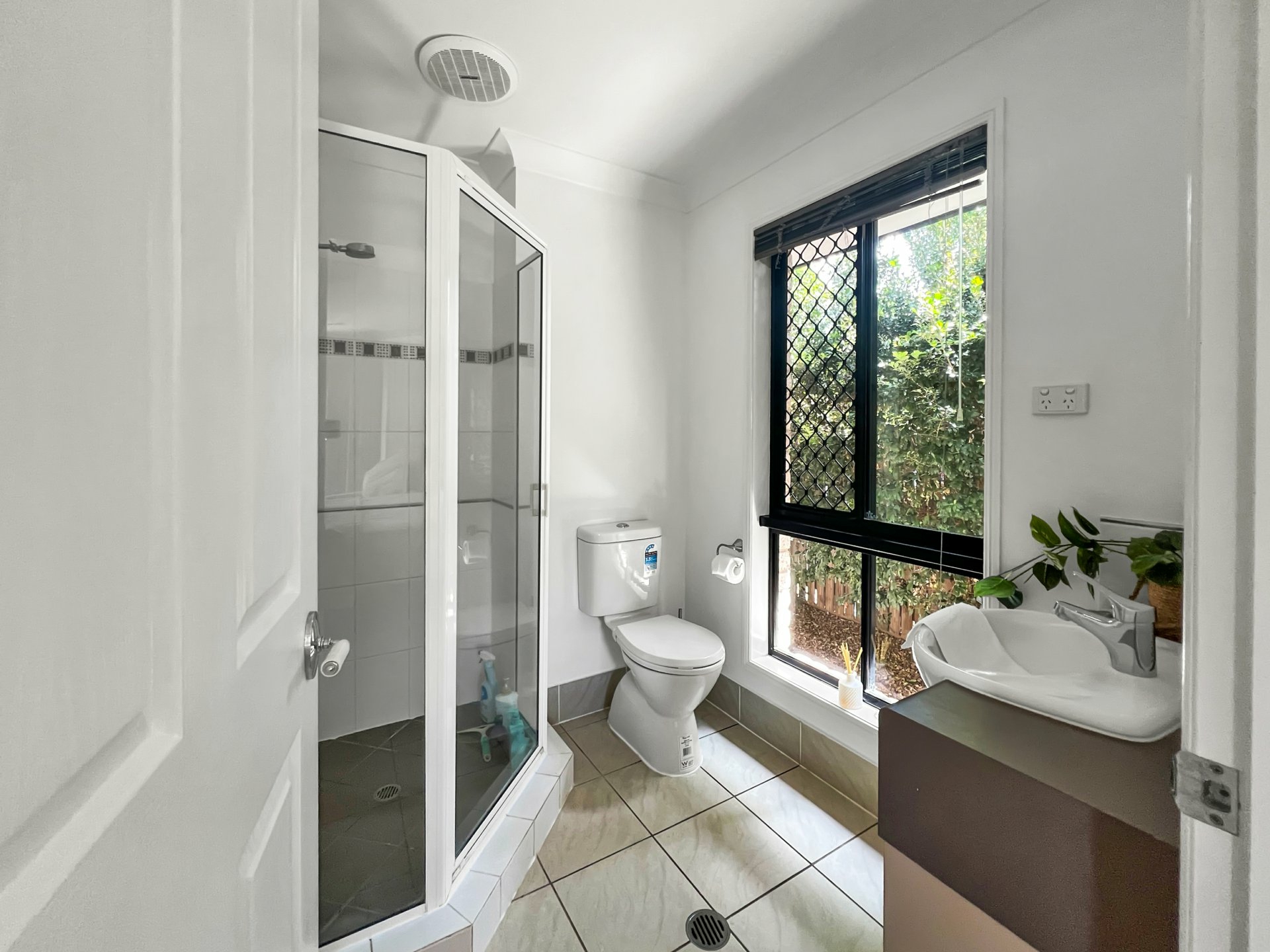 142 Ocean View Drive, BOWEN