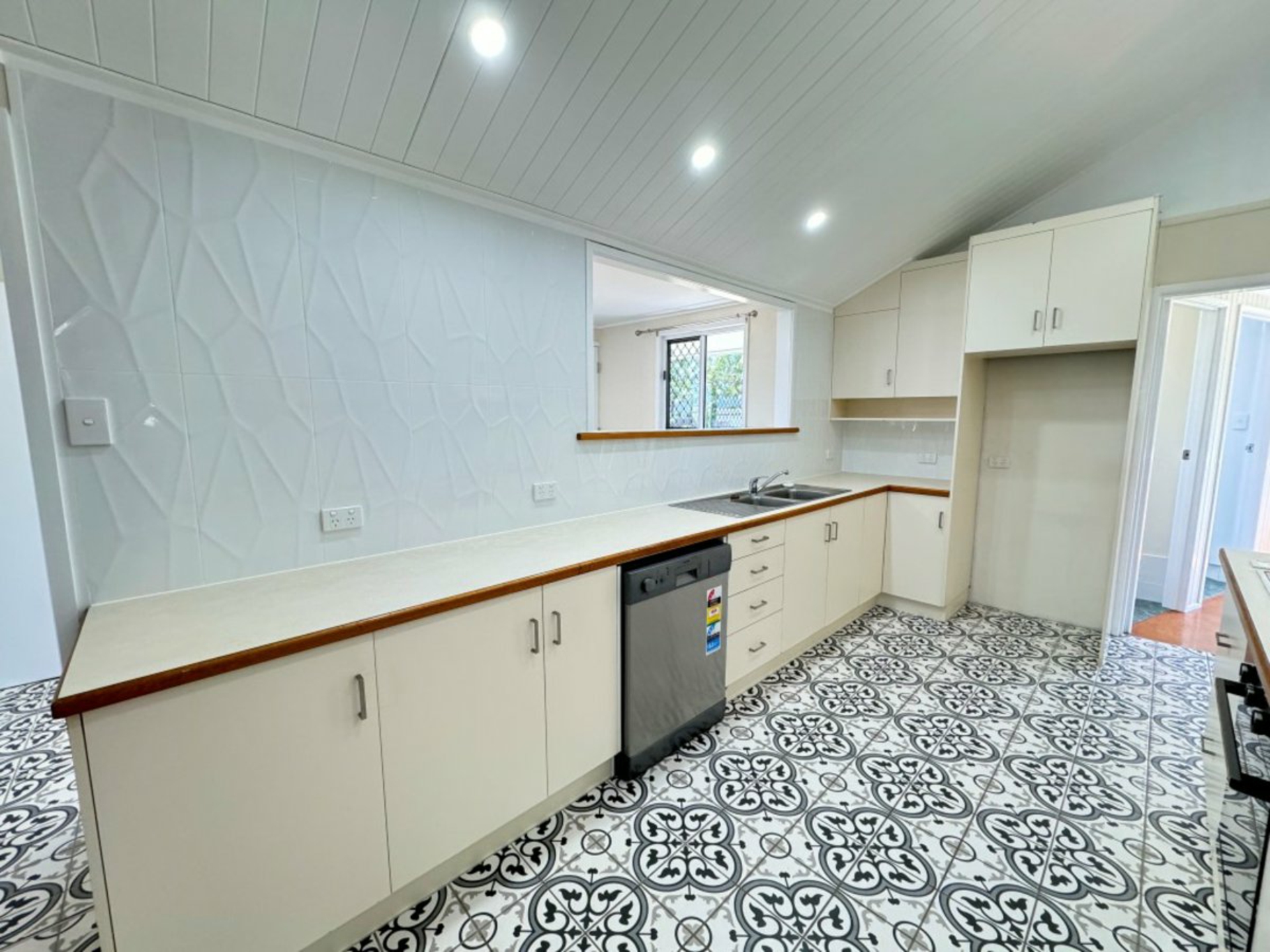 12 Dalrymple Street, BOWEN