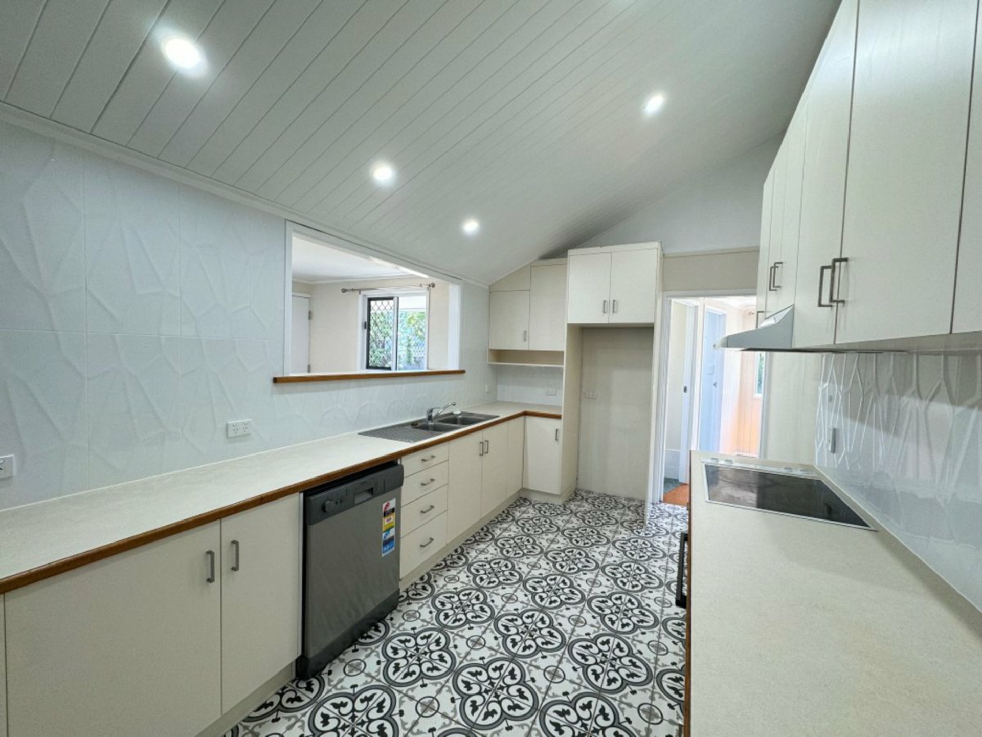 12 Dalrymple Street, BOWEN