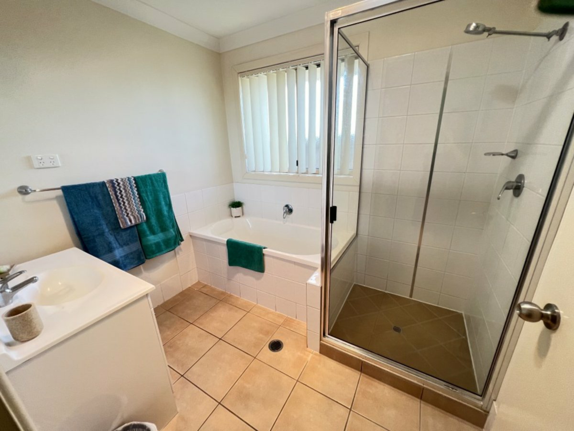 2A Summer Place, BOWEN