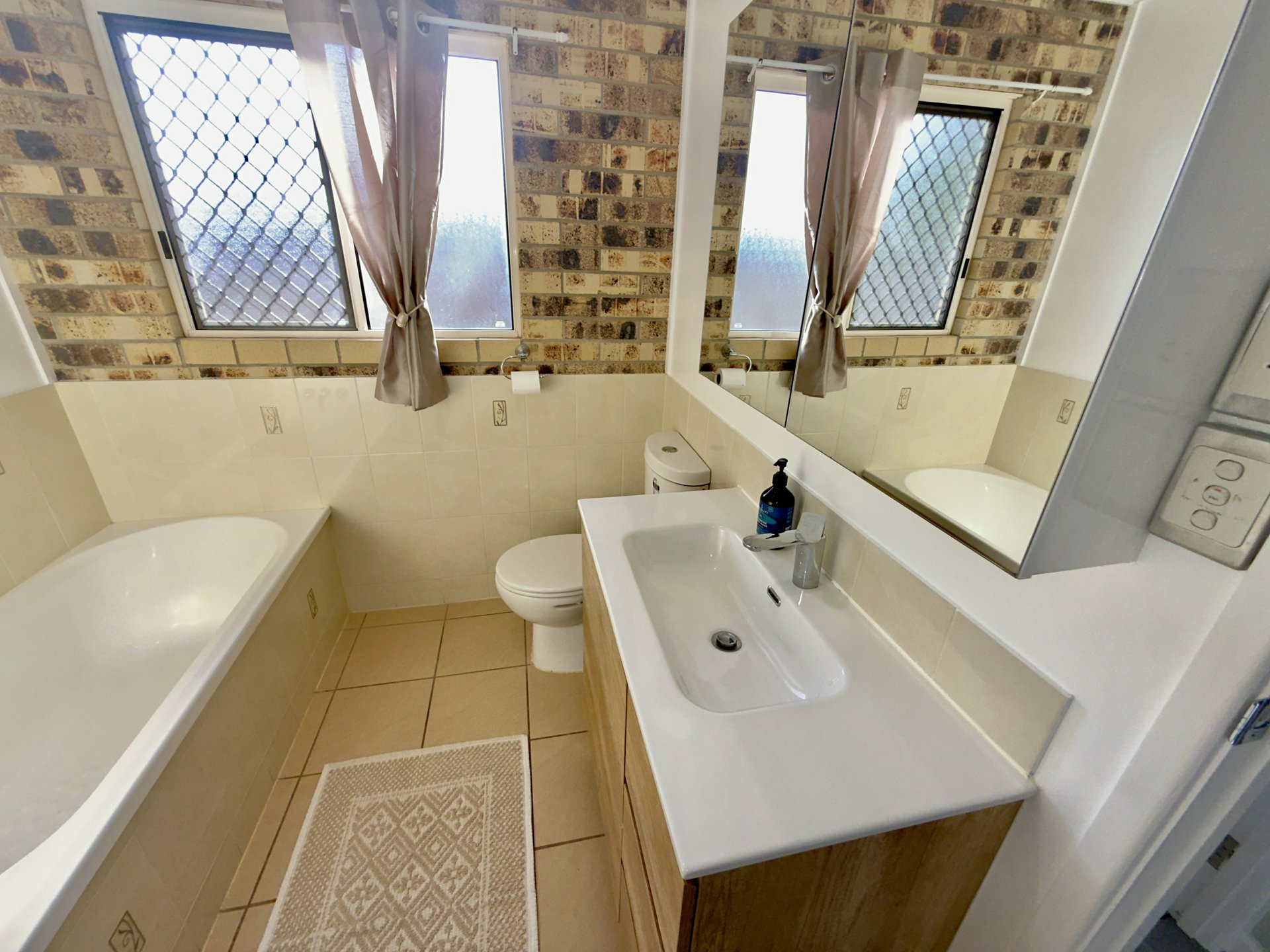 9 Oak Crescent, BOWEN