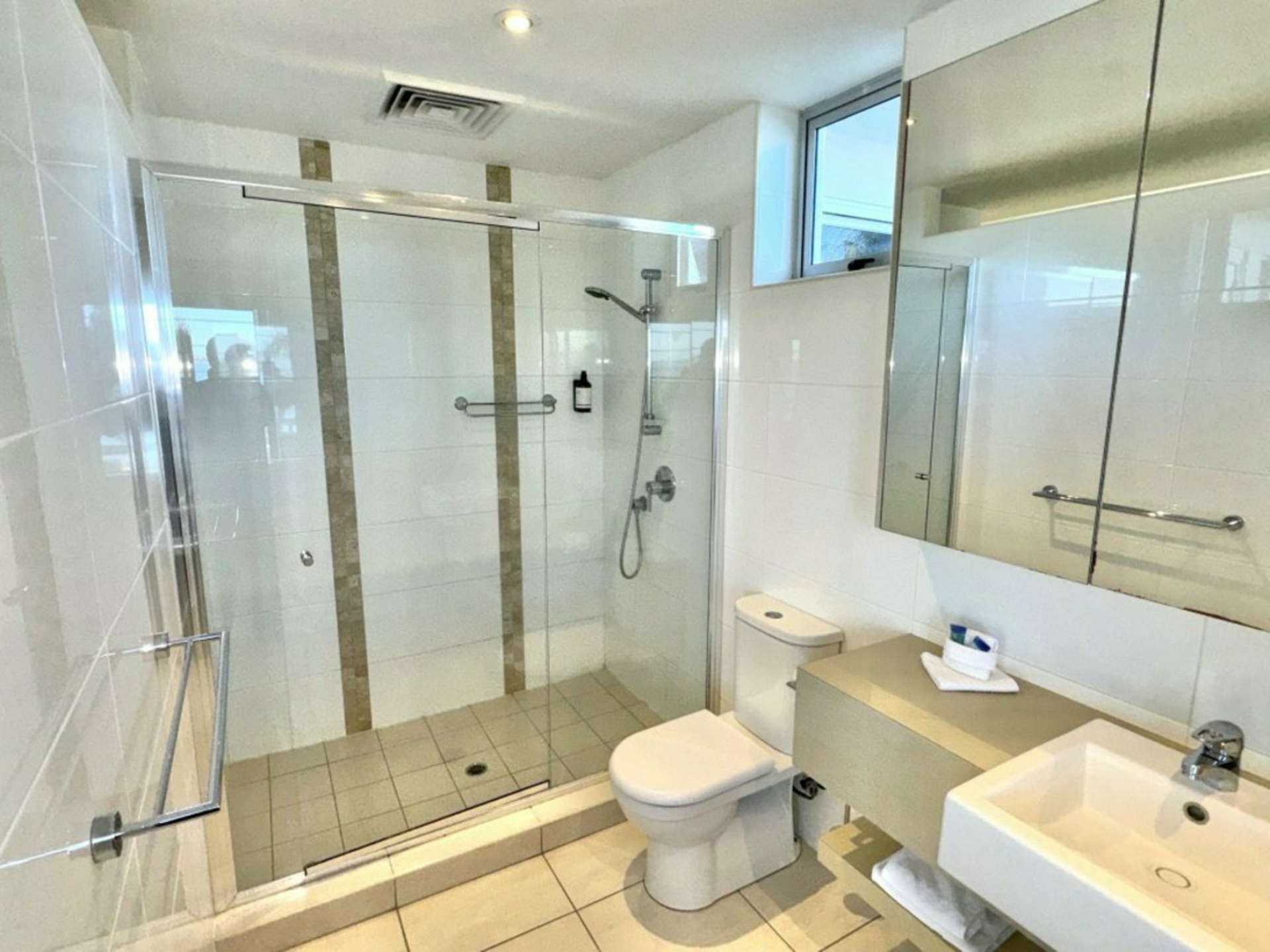 2/2B Horseshoe Bay Road, Coral Cove Apartments, BOWEN
