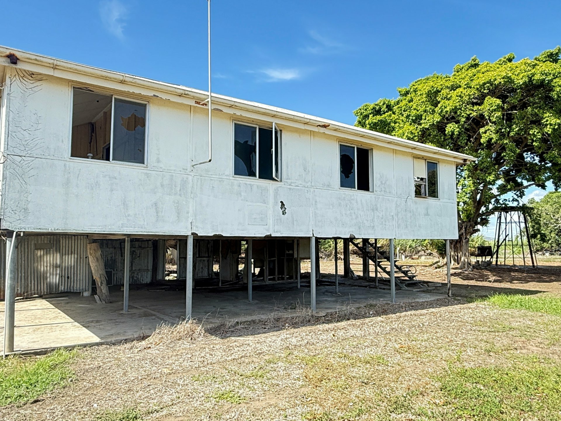 285 Inverdon Road — photo 8 of 14