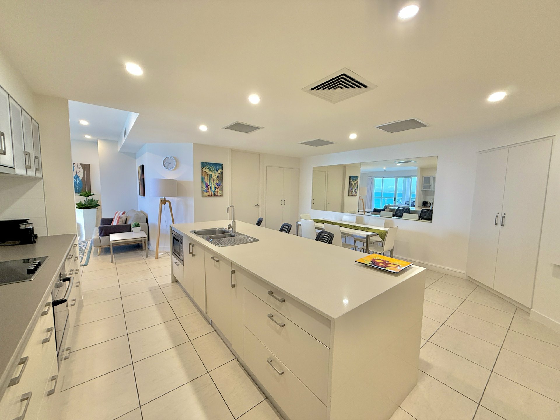 32/2B Coral Cove Apartments — photo 3 of 16