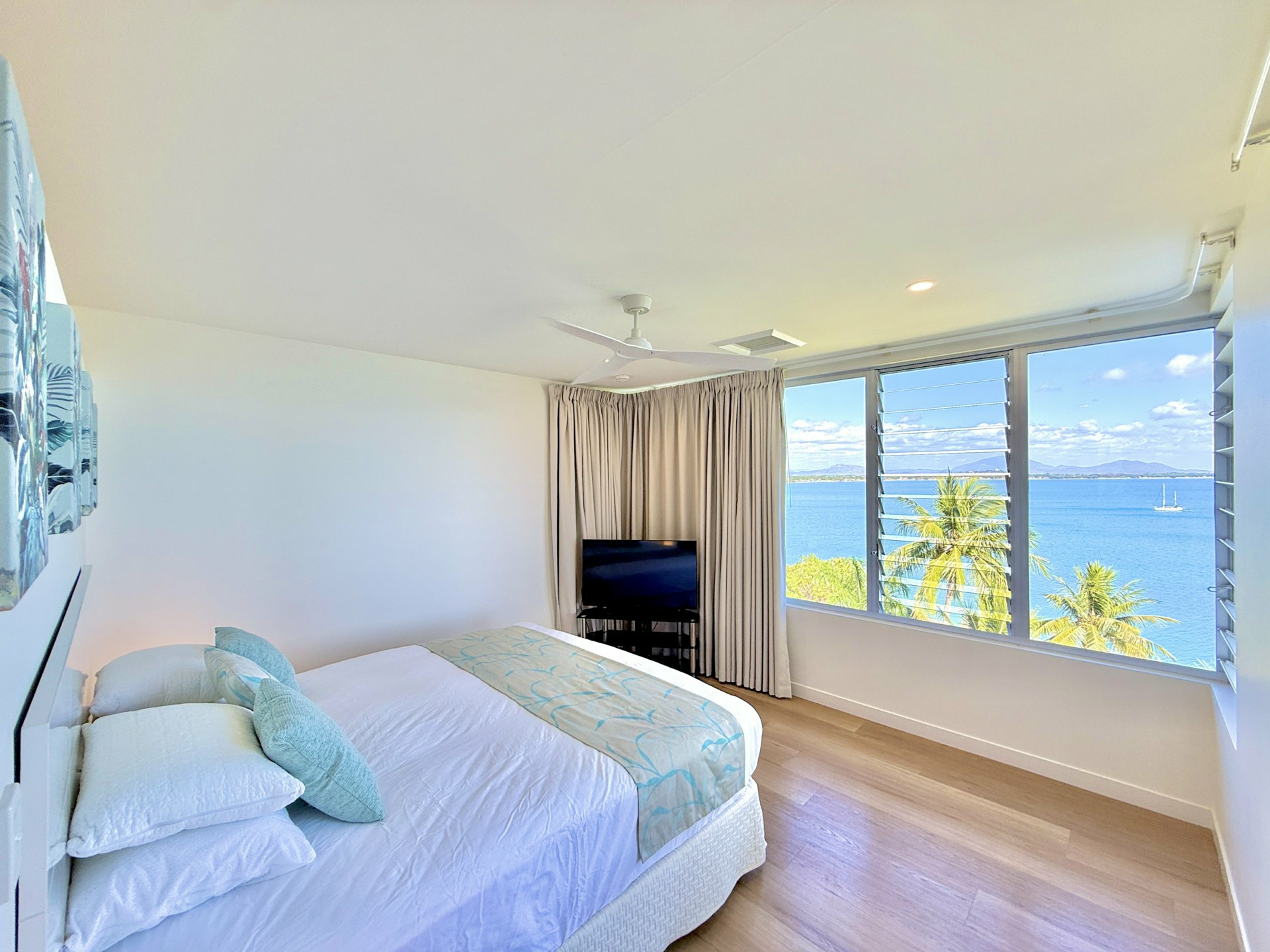 32/2B Coral Cove Apartments — photo 6 of 16