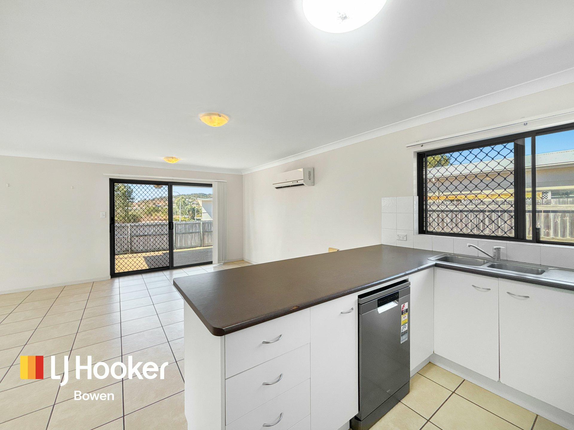 24 Sapphire Crescent — photo 6 of 22