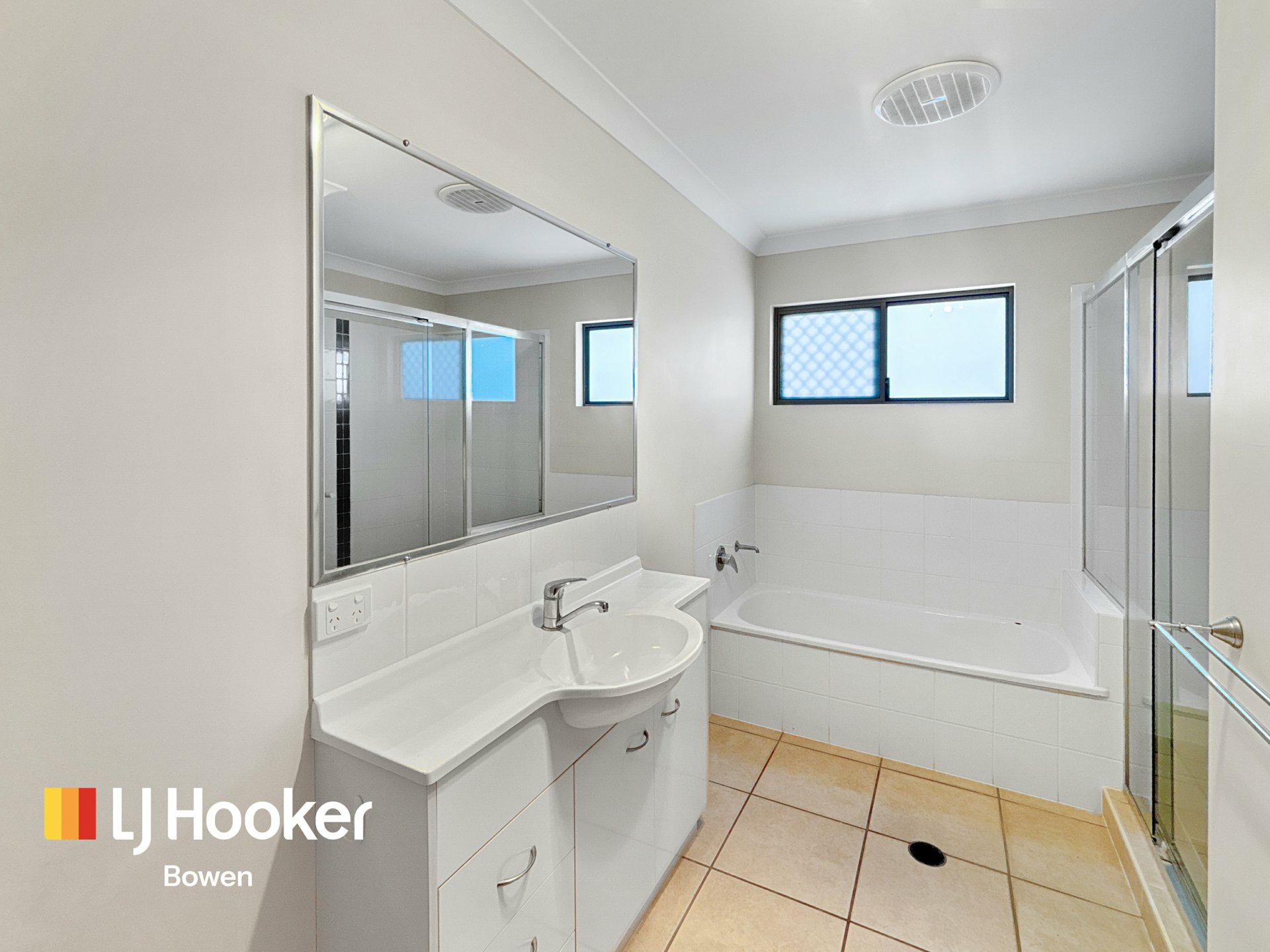 24 Sapphire Crescent — photo 14 of 22