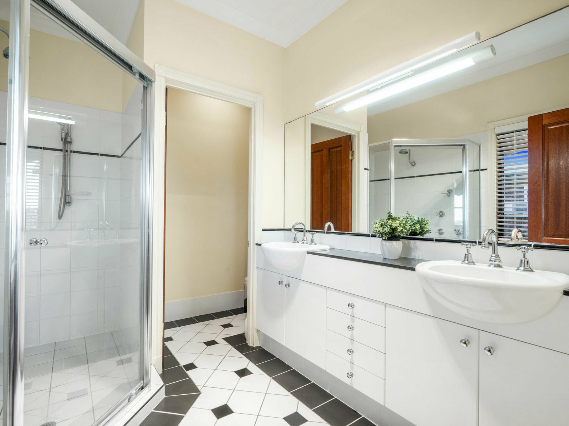 15 Rembrandt Street, CARINA