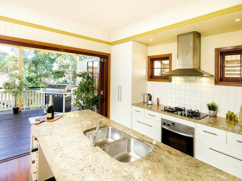 28 Redfern Street, WOOLLOONGABBA