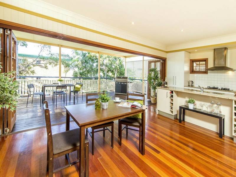 28 Redfern Street, WOOLLOONGABBA