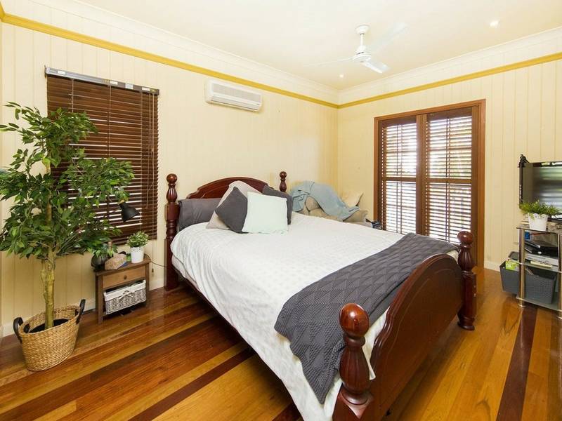 28 Redfern Street, WOOLLOONGABBA