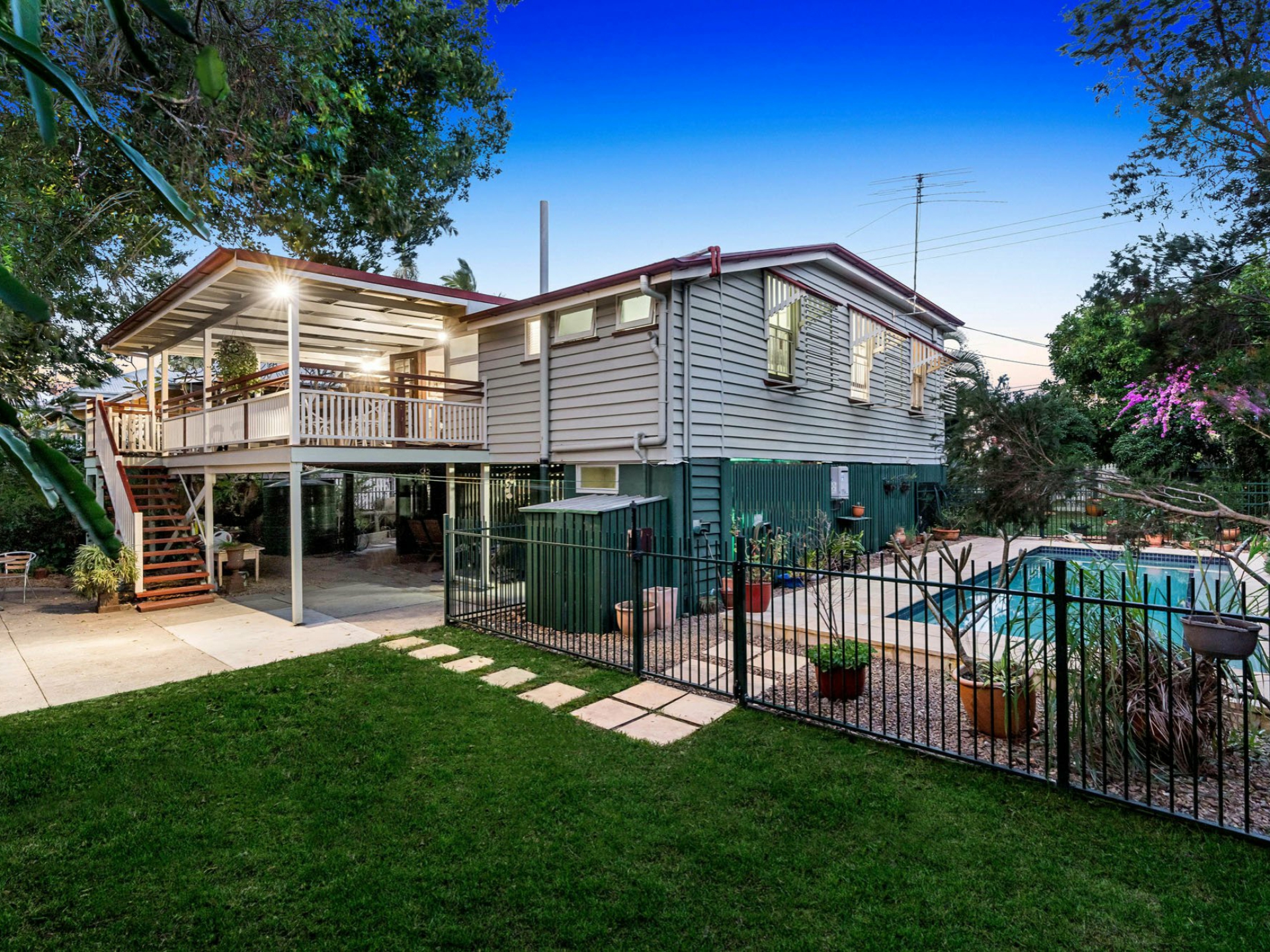 366 Hawthorne Road, HAWTHORNE