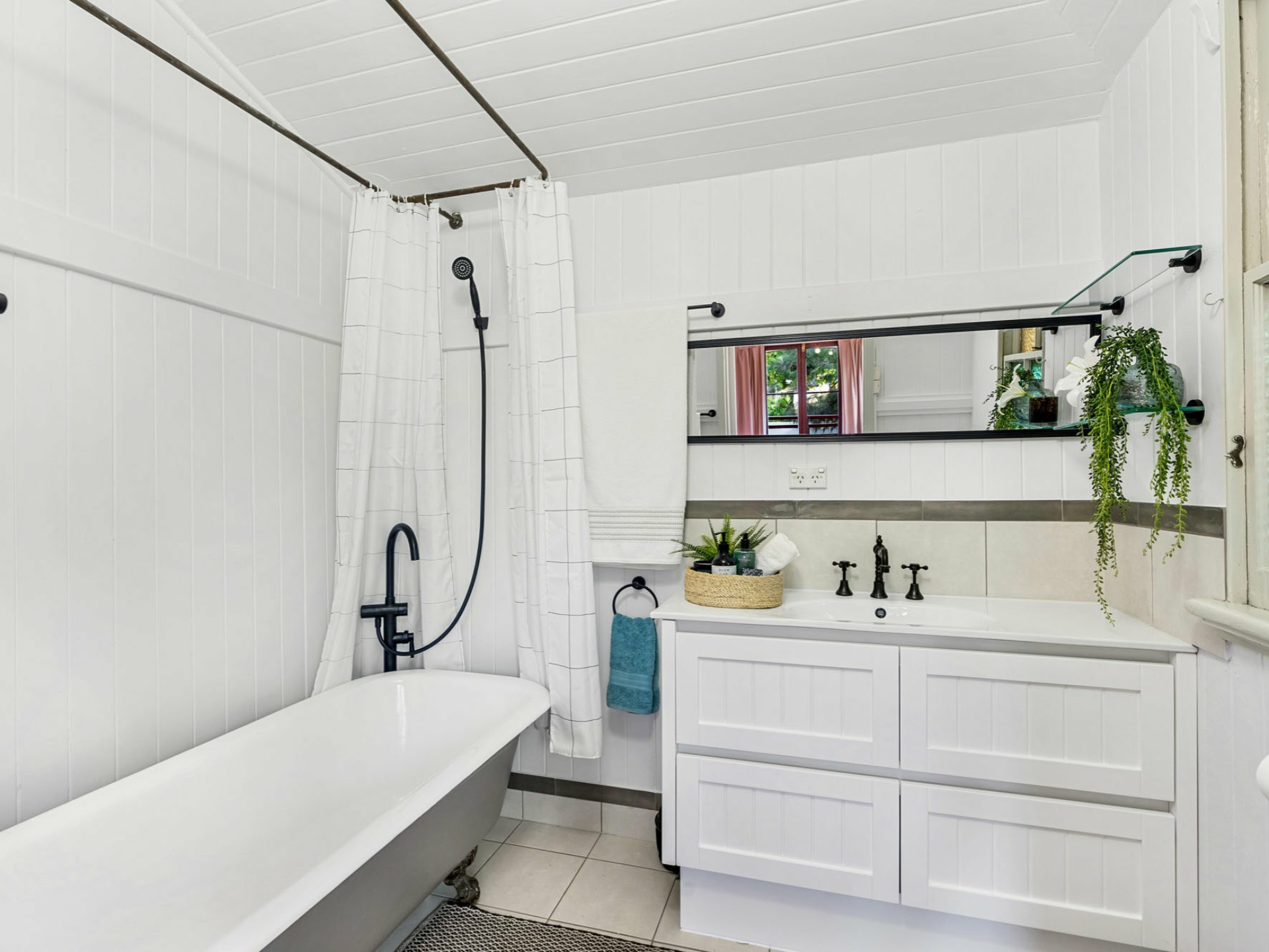 366 Hawthorne Road, HAWTHORNE