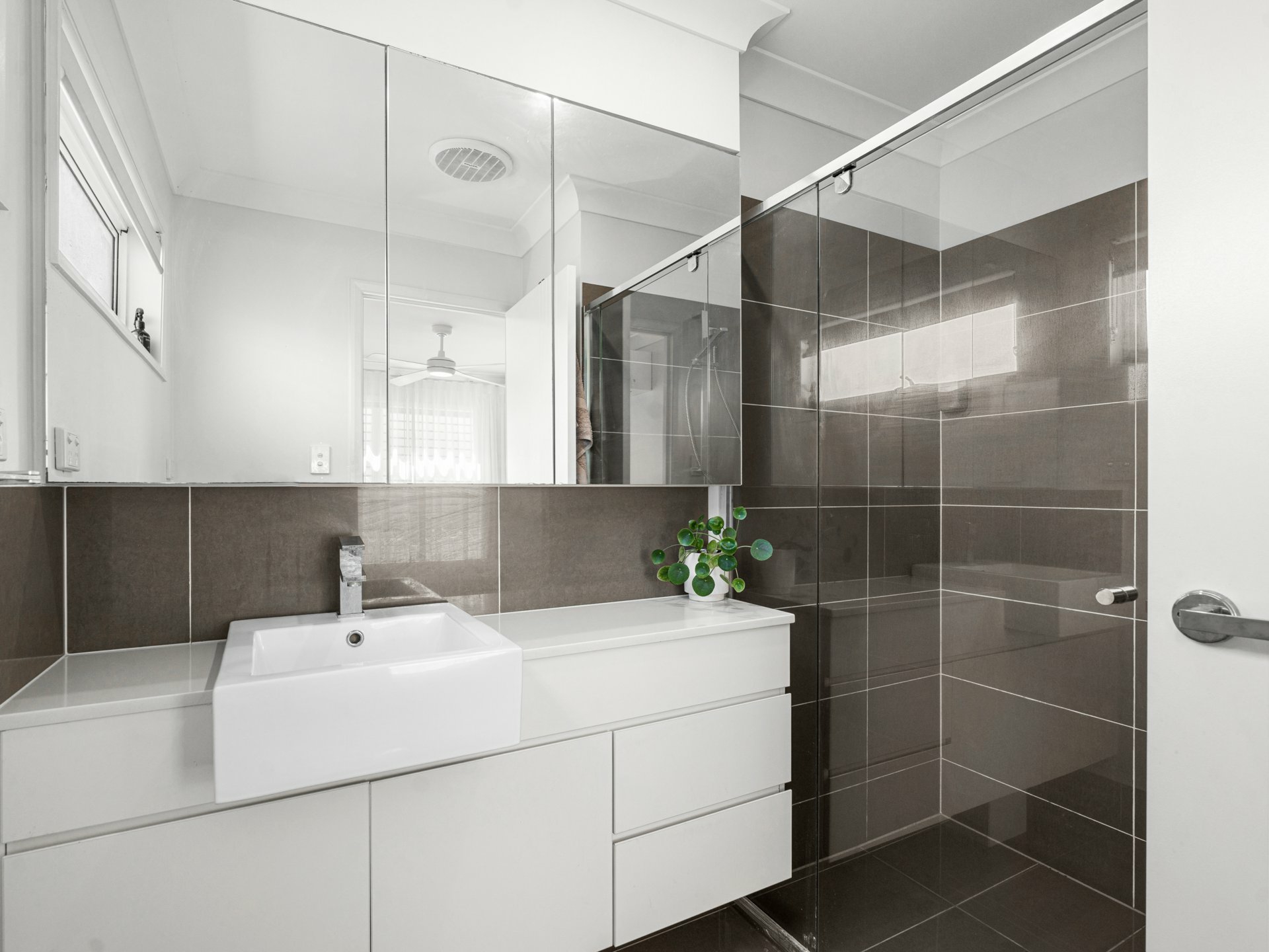 Unit 1/16 Ormuz Street, CARINA HEIGHTS